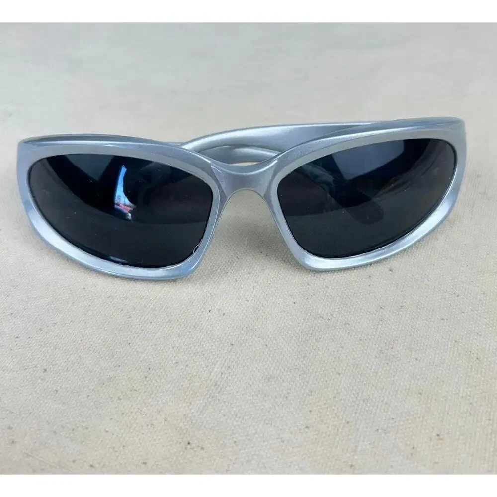 unbranded gray frame